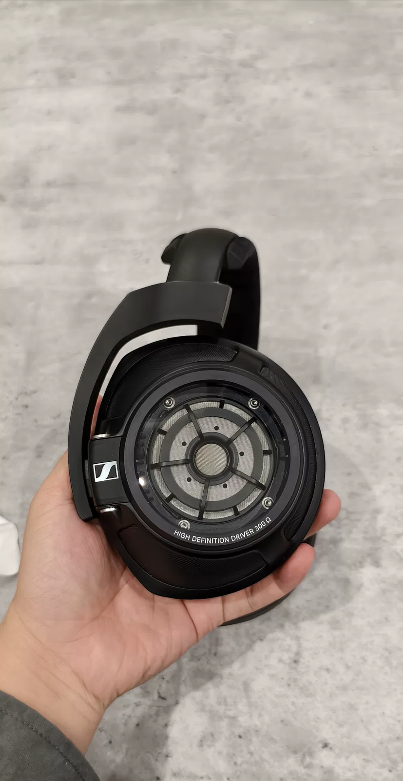 Sennheiser HD 820 actual unit photo 2