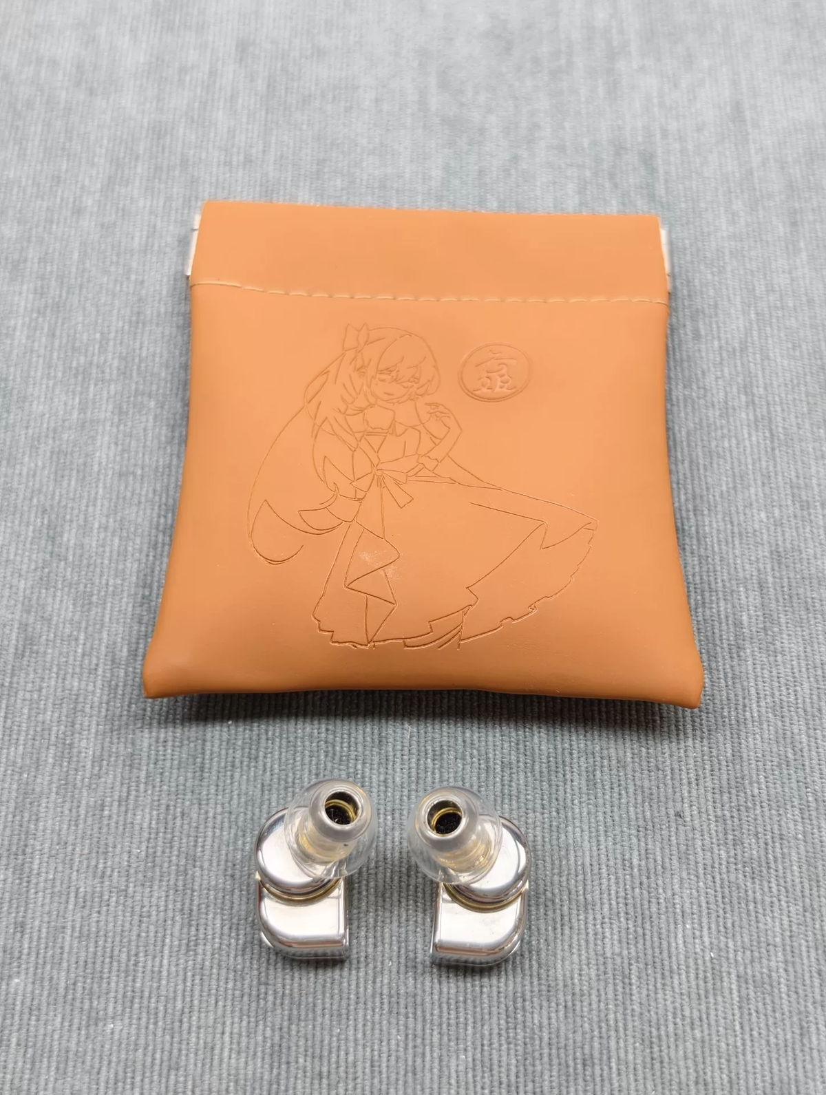 MOONDROP ILLUSTRIOUS pre-owned — actual item photo 1 of 5