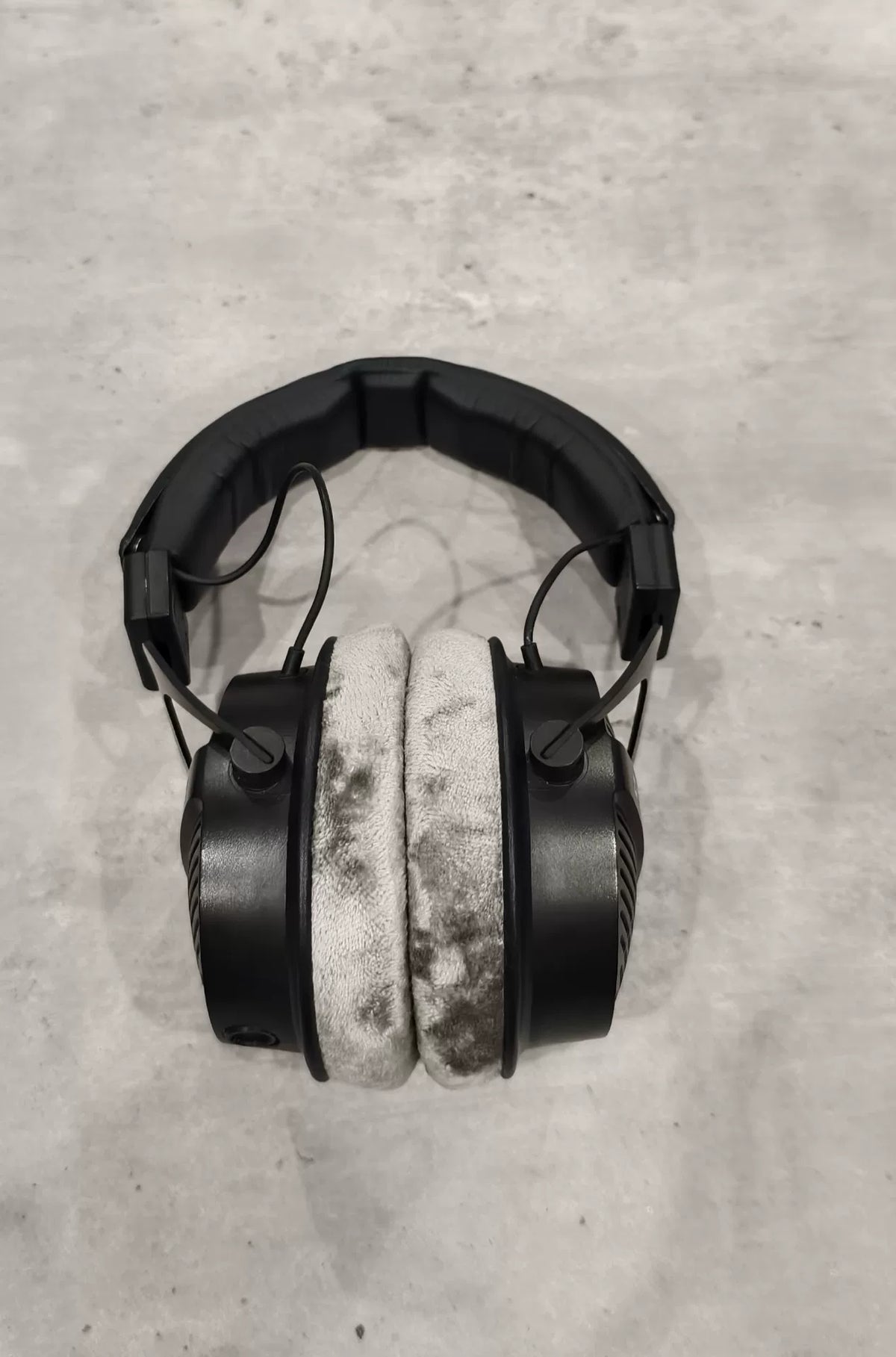 beyerdynamic DT 990 PRO X — actual ear pad wear