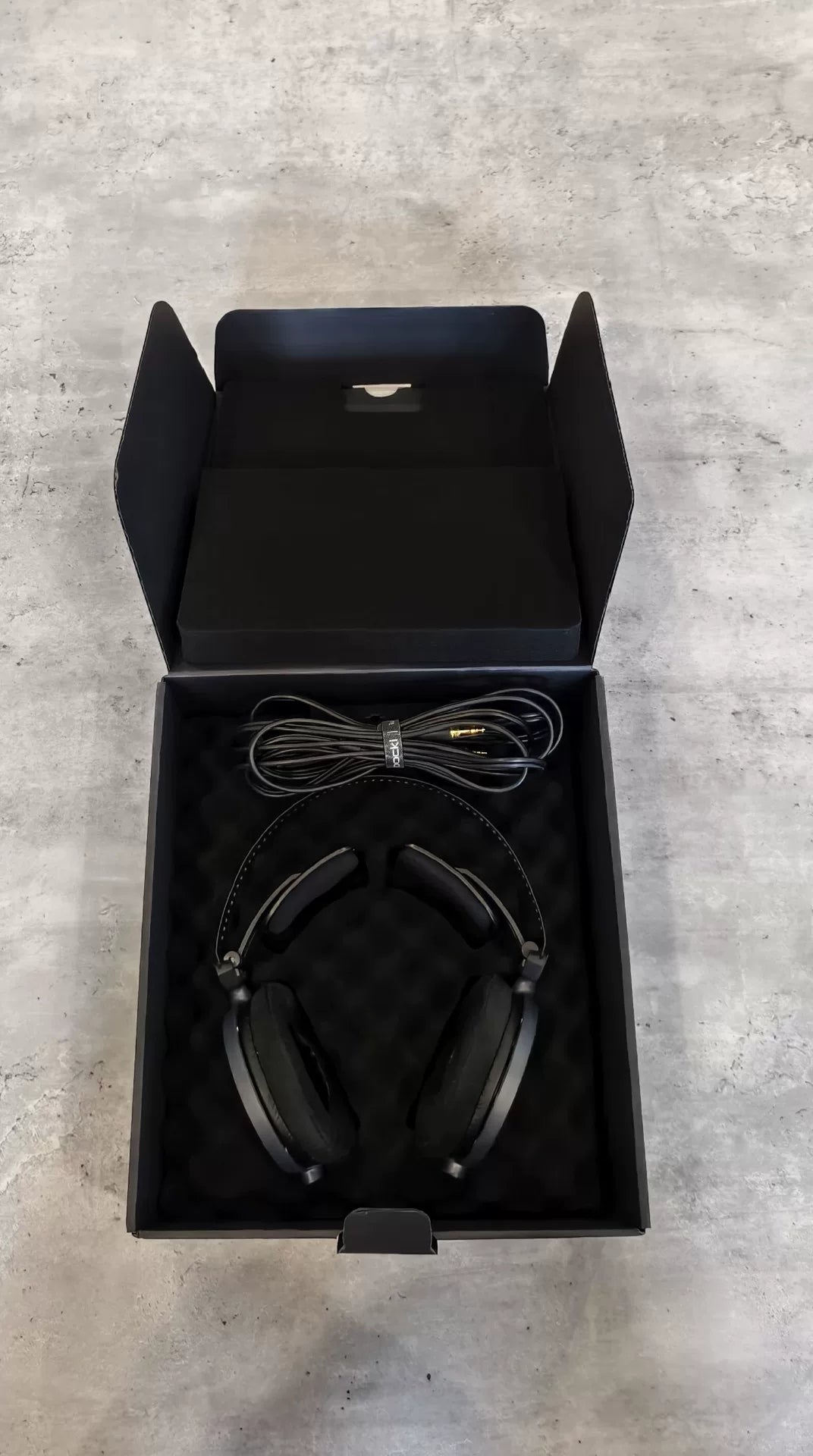 Audio-Technica ATH-R70x — actual ear pad condition